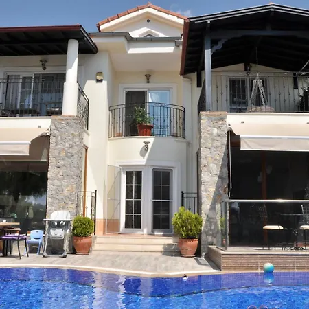 Crocus - Private 3 Bedroom In Ovacik フェティエ